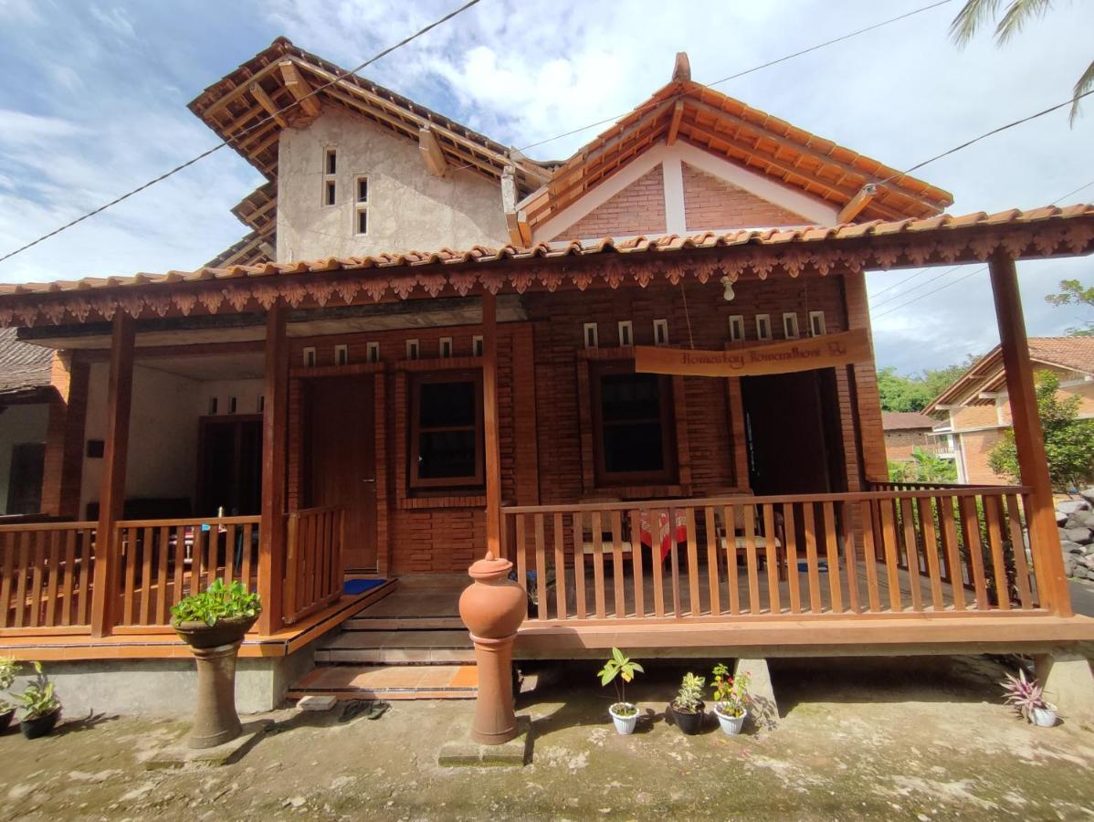 Romadhoni Homestay Magelang Exteriör bild